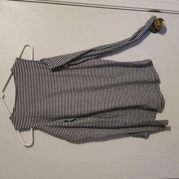 Michael Kors women's S black & white striped cold shoulder shirt - Picture 3 of 5